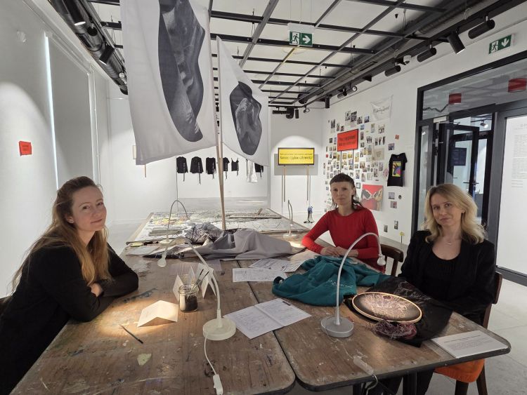 „GDYBYM BYŁA TOBĄ” - wystawa kolektywu Protopia w BWA w Krośnie - Polskie Radio Rzeszów