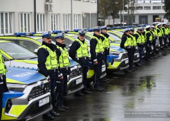 Nowe radiowozy dla podkarpackiej policji. Nie&nbsp;tylko&nbsp;SUV-y, również auta do&nbsp;przewozu psów [ZDJĘCIA, WIDEO]