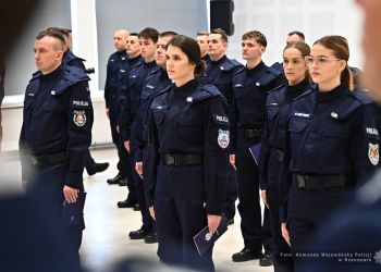 Ślubowanie policjantów w&nbsp;Rzeszowie. 28 nowych funkcjonariuszy zasiliło podkarpacką policję [ZDJĘCIA]