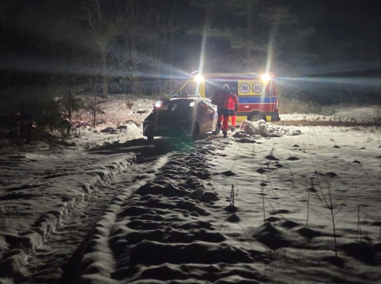 Interwencja dzielnicowych zapobiegła tragedii. 55-latek potrzebował natychmiastowej pomocy