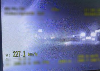 Pędził 227 km/h na&nbsp;S-19. Policjanci z&nbsp;Niska zatrzymali kierowcę bez&nbsp;uprawnień