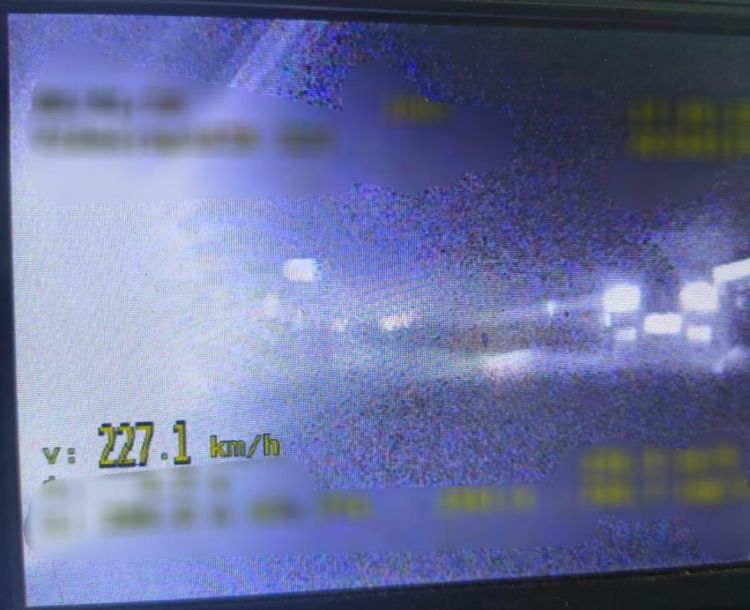 Pędził 227 km/h na&nbsp;S-19. Policjanci z&nbsp;Niska zatrzymali kierowcę bez&nbsp;uprawnień