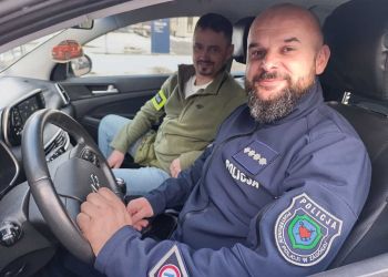 Szybka reakcja po zgłoszeniu na 112. Policjanci uratowali 74-letnią seniorkę 2 - Polskie Radio Rzeszów Szybka reakcja po zgłoszeniu na 112. Policjanci uratowali 74-letnią seniorkę