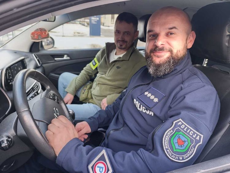 Szybka reakcja po&nbsp;zgłoszeniu na&nbsp;112. Policjanci uratowali 74-letnią seniorkę