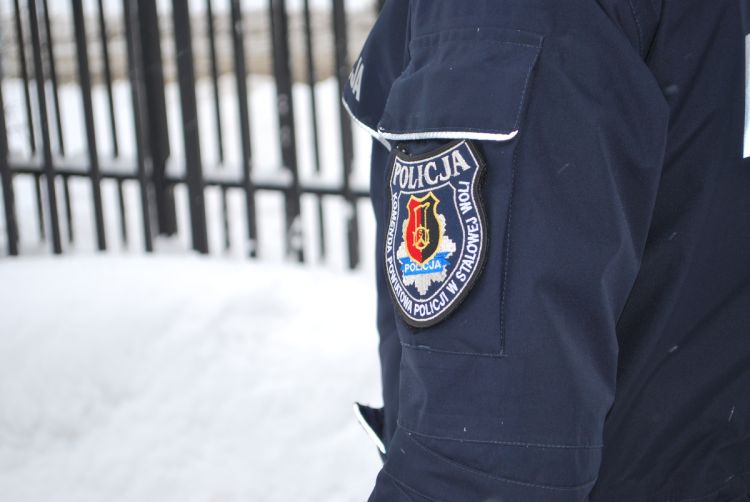 Niebezpieczne mrozy. Stalowowolscy policjanci ratują osoby narażone na&nbsp;wychłodzenie