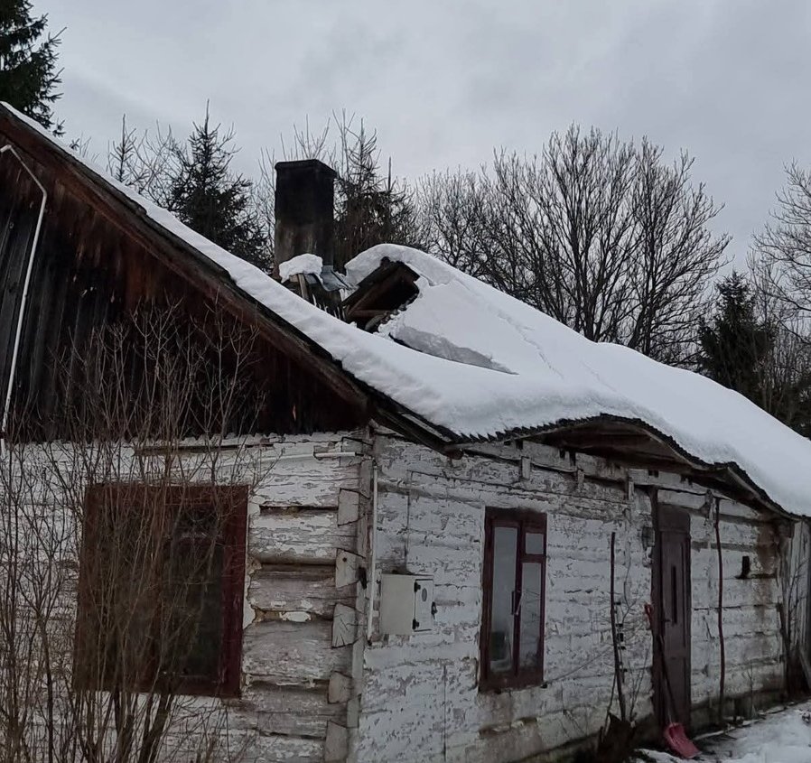 Nie reagował na apele mieszkańców. Policja musiała wejść do częściowo zawalonego domu - Polskie Radio Rzeszów