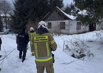 Nie&nbsp;reagował na&nbsp;apele mieszkańców. Policja musiała wejść do&nbsp;częściowo zawalonego domu