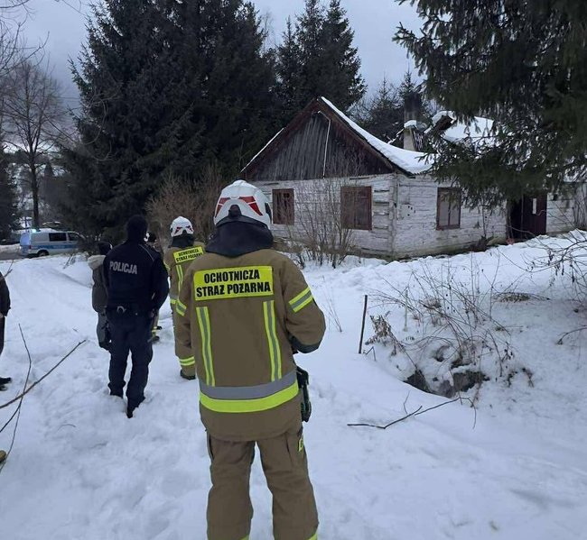 Nie&nbsp;reagował na&nbsp;apele mieszkańców. Policja musiała wejść do&nbsp;częściowo zawalonego domu