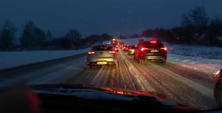 [AKTUALIZACJA] Zablokowane drogi na&nbsp;Podkarpaciu. Seria kolizji i&nbsp;wypadków od&nbsp;rana paraliżuje ruch