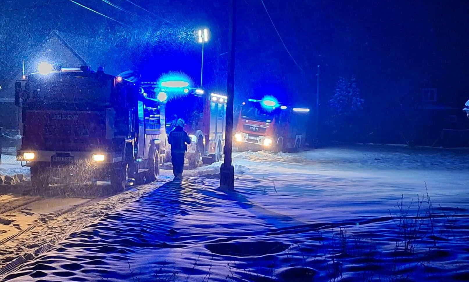 Nocne zdarzenia na Podkarpaciu: wypadek busa w Chłopicach i pożar w Równi - Polskie Radio Rzeszów
