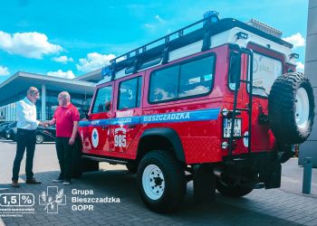 Czerwony Land Rover GOPR wrócił do&nbsp;służby w&nbsp;Bieszczadach. Pomogli darczyńcy
