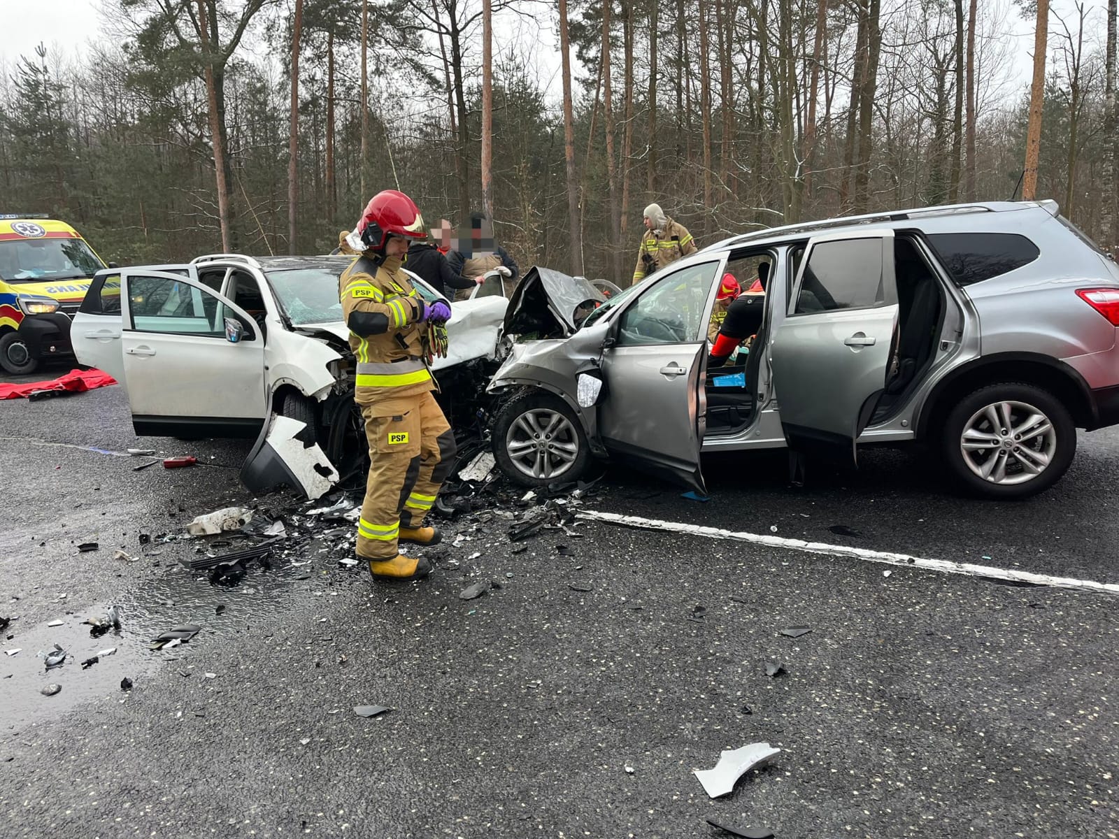 Poważny wypadek w Głogowie Małopolskim. Nie żyją trzy osoby, droga zablokowana [AKTUALIZACJA, ZDJĘCIA] - Polskie Radio Rzeszów