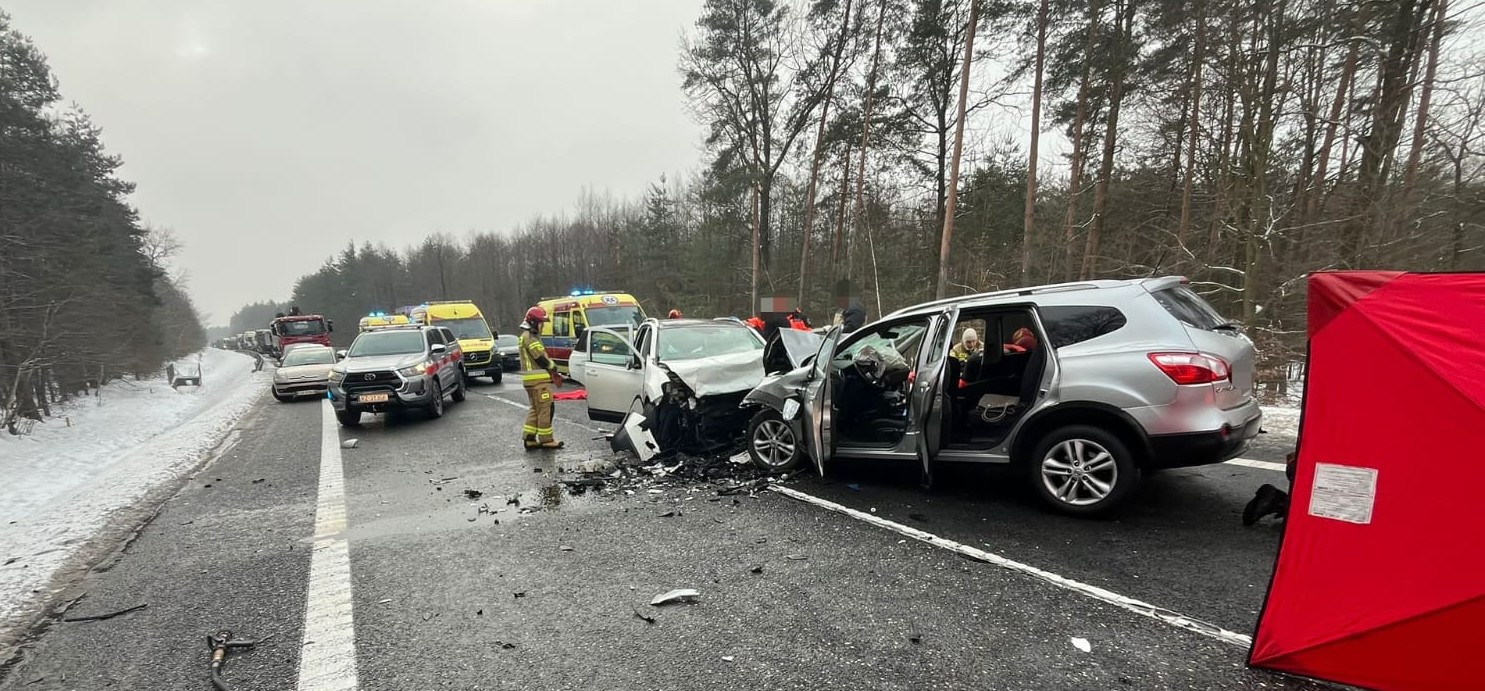 Poważny wypadek w Głogowie Małopolskim. Nie żyją trzy osoby, droga zablokowana [AKTUALIZACJA, ZDJĘCIA] - Polskie Radio Rzeszów