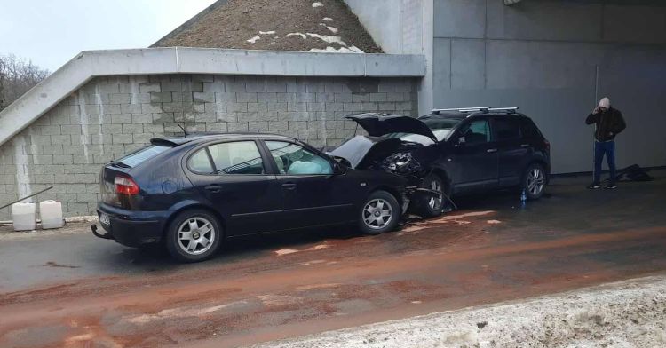 Poważny wypadek w Widaczu. Czołowe zderzenie dwóch samochodów - Polskie Radio Rzeszów