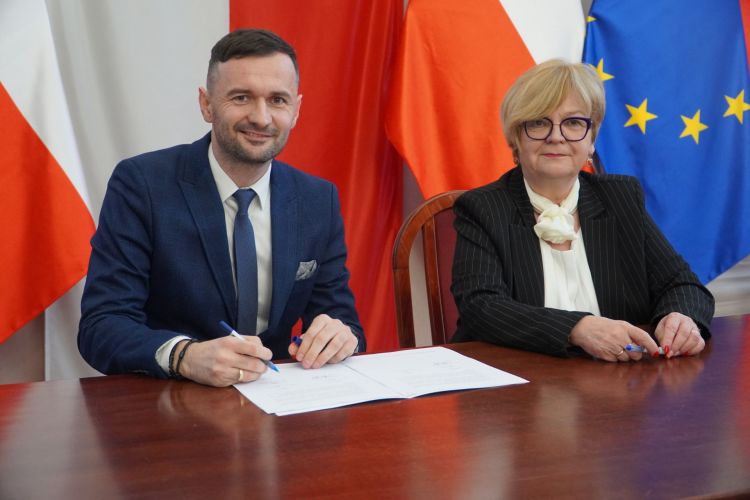 Blisko 90 mln zł na&nbsp;asystentów osobistych dla osób z&nbsp;niepełnosprawnościami na&nbsp;Podkarpaciu