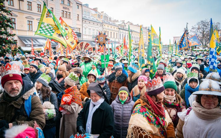 Orszaki Trzech Króli na&nbsp;Podkarpaciu. Tysiące wiernych na&nbsp;ulicach miast [ZDJĘCIA]