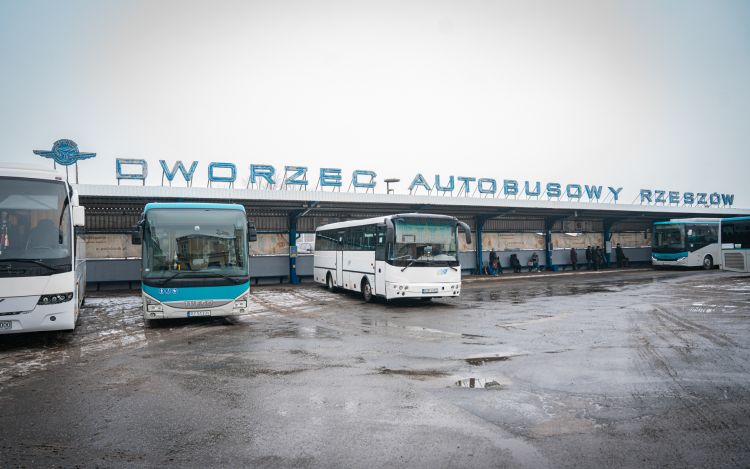 Koniec „najbrzydszego dworca w&nbsp;Polsce”. Miasto szykuje nowy obiekt za&nbsp;300 mln zł [ZDJĘCIA]