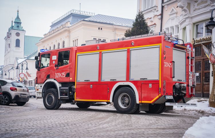 Strażacy na&nbsp;ul.&nbsp;3 Maja w&nbsp;Rzeszowie. Co&nbsp;się stało?