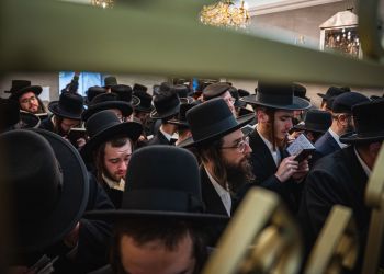 Chasydzi z całego świata odwiedzają Leżajsk w rocznicę śmierci cadyka Elimelecha - Polskie Radio Rzeszów