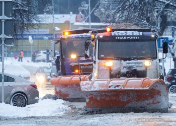Kilkadziesiąt pługów walczy ze&nbsp;śniegiem w&nbsp;stolicy Podkarpacia