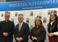 Tysiące śpiewników i&nbsp;koron dla uczestników Orszaku Trzech Króli w&nbsp;Rzeszowie