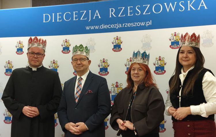 Tysiące śpiewników i&nbsp;koron dla uczestników Orszaku Trzech Króli w&nbsp;Rzeszowie