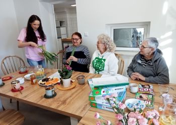 Międzypokoleniowe spotkania w&nbsp;Domu Seniora w&nbsp;Kochanówce [ZDJĘCIA]