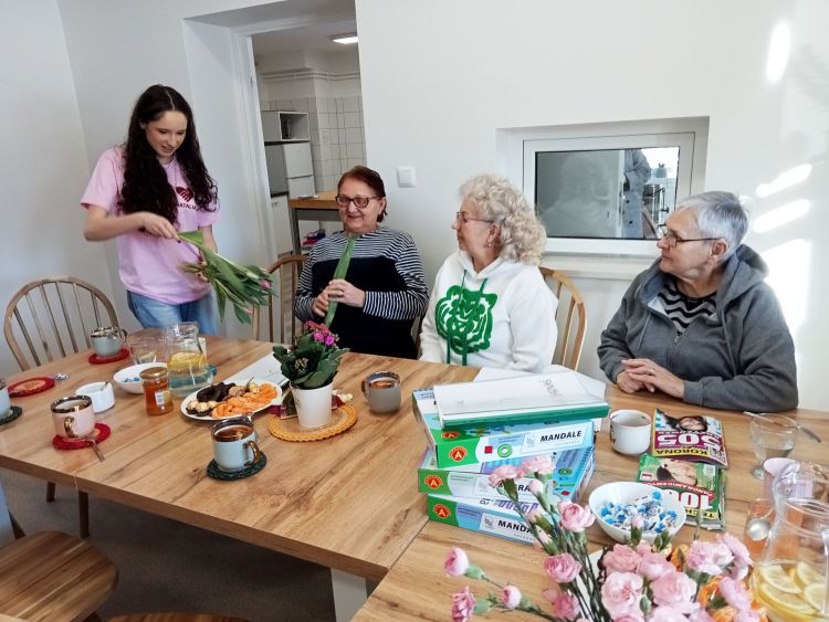 Międzypokoleniowe spotkania w&nbsp;Domu Seniora w&nbsp;Kochanówce [ZDJĘCIA]