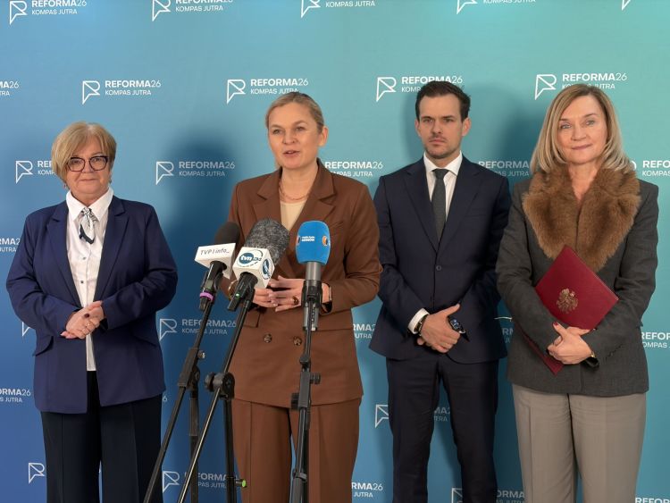 Reforma „Kompas Jutra”: Minister edukacji spotkała się z&nbsp;nauczycielami w&nbsp;Leżajsku