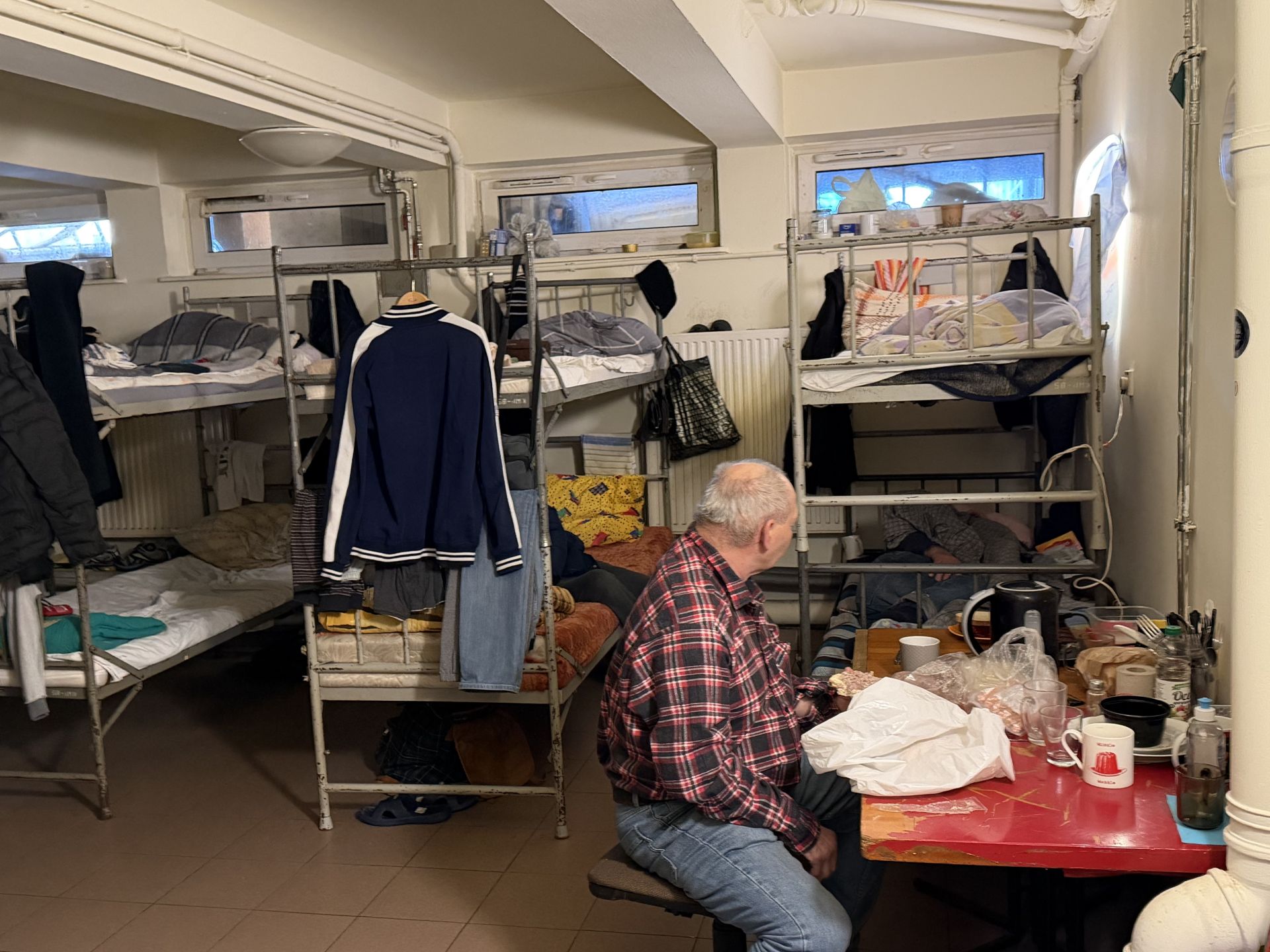 Pomoc dla osób w&nbsp;kryzysie bezdomności w&nbsp;Rzeszowie podczas mrozów [ZDJĘCIA]