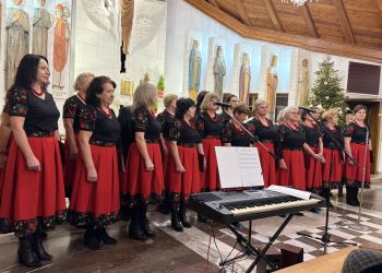 [ZDJĘCIA] „Mogielnickie kolędowanie” po&nbsp;raz ósmy. Muzyczne spotkanie w&nbsp;kościele w&nbsp;Mogielnicy