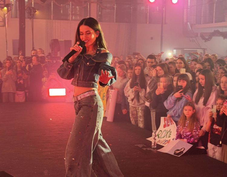 Roxie Węgiel otworzyła akcję „Polska na&nbsp;TAK!” na&nbsp;Podkarpaciu. Koncert w&nbsp;Wysokiej Głogowskiej [ZDJĘCIA]