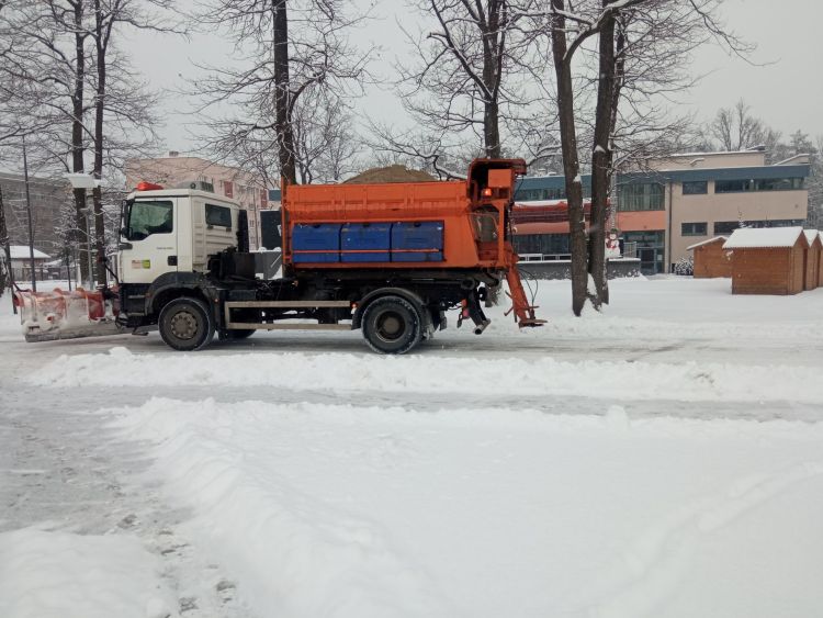 [ZDJĘCIA] Zima na&nbsp;północy Podkarpacia. Intensywne opady śniegu i&nbsp;trudne warunki na&nbsp;drogach