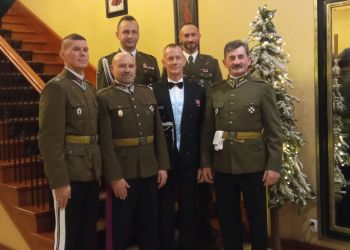 [ZDJĘCIA] Bal kawaleryjski w&nbsp;Rzeczycy Długiej – hołd dla tradycji i&nbsp;pomoc potrzebującym