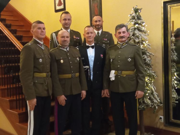 [ZDJĘCIA] Bal kawaleryjski w&nbsp;Rzeczycy Długiej – hołd dla tradycji i&nbsp;pomoc potrzebującym