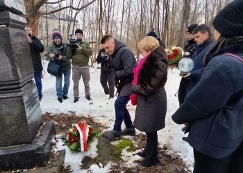 Dzień Pamięci o&nbsp;Ofiarach Holocaustu w&nbsp;Rzeszowie. Uroczystość na&nbsp;Cmentarzu Żydowskim [ZDJĘCIA]