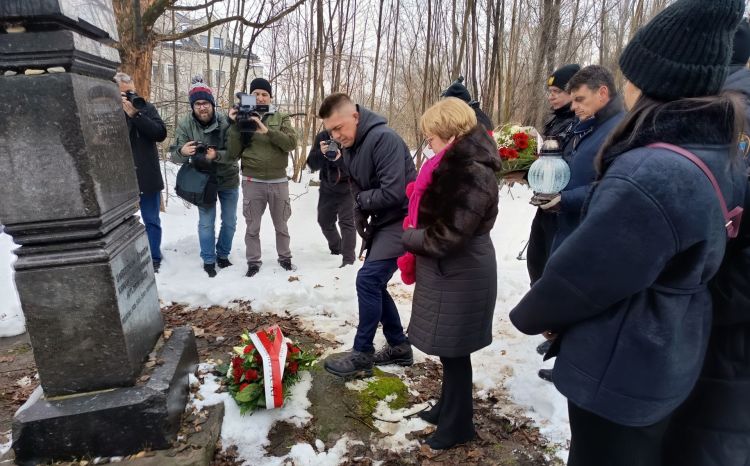 Dzień Pamięci o&nbsp;Ofiarach Holocaustu w&nbsp;Rzeszowie. Uroczystość na&nbsp;Cmentarzu Żydowskim [ZDJĘCIA]