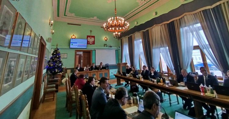 Sanok ma&nbsp;budżet na&nbsp;2026 rok. Radni przyjęli „bezpieczny plan”