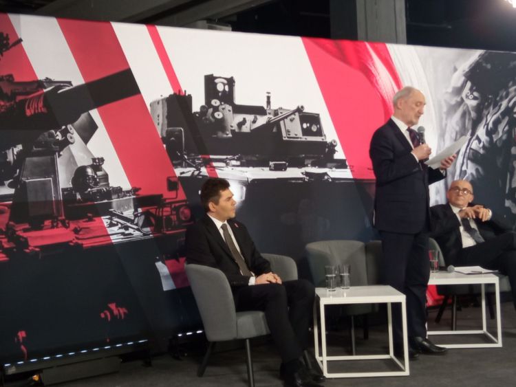 Kongres programowy Prawa i Sprawiedliwości w Stalowej Woli - obronność tematem przewodnim wydarzenia - Polskie Radio Rzeszów