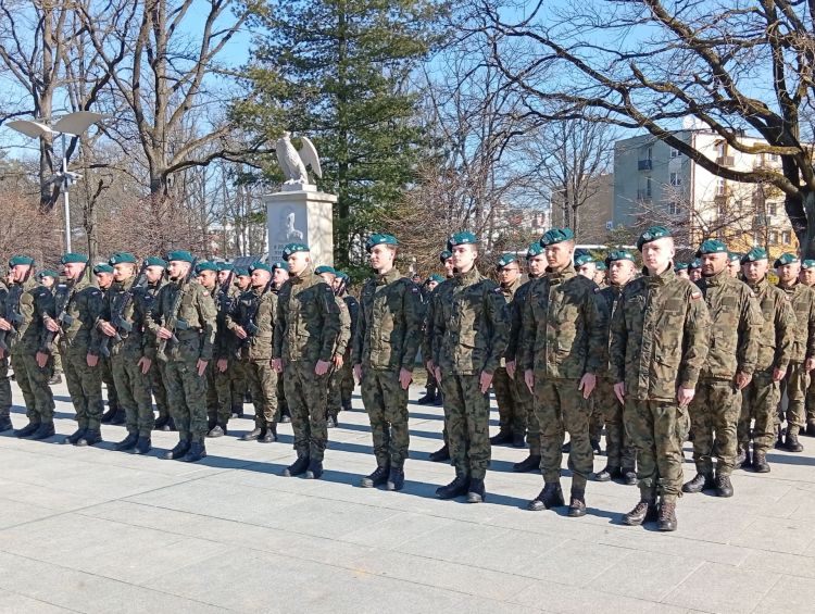 Nowi żołnierze w 18. Brygadzie Artylerii. Uroczysta przysięga w Nowej Dębie - Polskie Radio Rzeszów