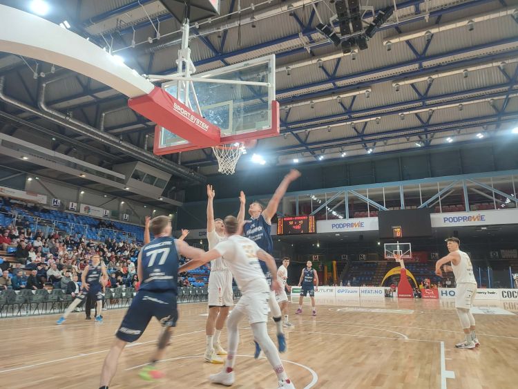 Cenna wygrana koszykarzy Resovii