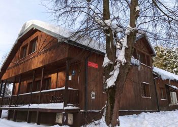 Ośrodek Informacji Turystycznej w&nbsp;Lutowiskach nieczynny. Trwa modernizacja obiektu