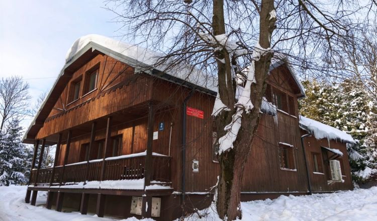 Ośrodek Informacji Turystycznej w&nbsp;Lutowiskach nieczynny. Trwa modernizacja obiektu