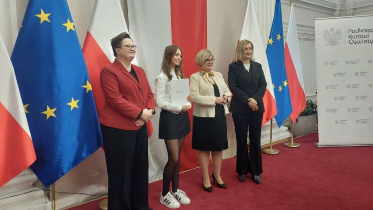 Stypendia ministra edukacji dla najzdolniejszych uczniów w&nbsp;regionie [ZDJĘCIA]
