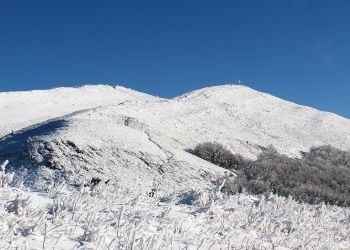 Zima w Bieszczadach: warunki sprzyjają spacerom, ale wymagają rozwagi 2 - Polskie Radio Rzeszów Bieszczady zimą: zmienne warunki, ratownicy apelują o ostrożność