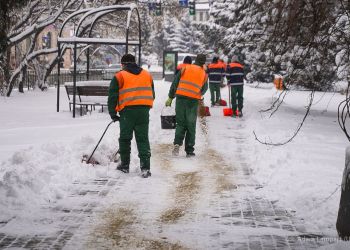Akcja „Zima” w Rzeszowie. Służby walczą z intensywnymi opadami śniegu 5 - Polskie Radio Rzeszów Akcja „Zima” w Rzeszowie. Służby walczą z intensywnymi opadami śniegu
