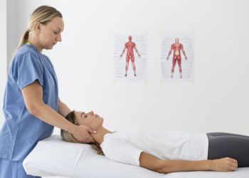 Zmiany w&nbsp;fizjoterapii NFZ od&nbsp;stycznia – gabinetowa i&nbsp;domowa rehabilitacja dla pacjentów