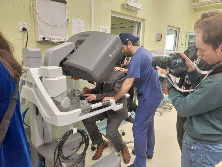 Uniwersytecki Szpital Kliniczny w&nbsp;Rzeszowie uruchomił drugi robot da Vinci [ZDJĘCIA]