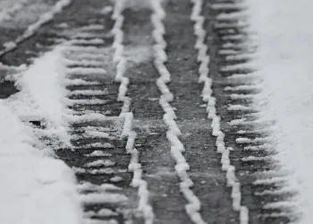 IMGW ostrzega – oblodzenie na&nbsp;drogach Podkarpacia