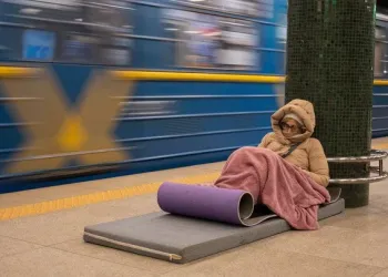 Kijów bez&nbsp;ogrzewania. Tysiące budynków dotkniętych awarią energetyczną